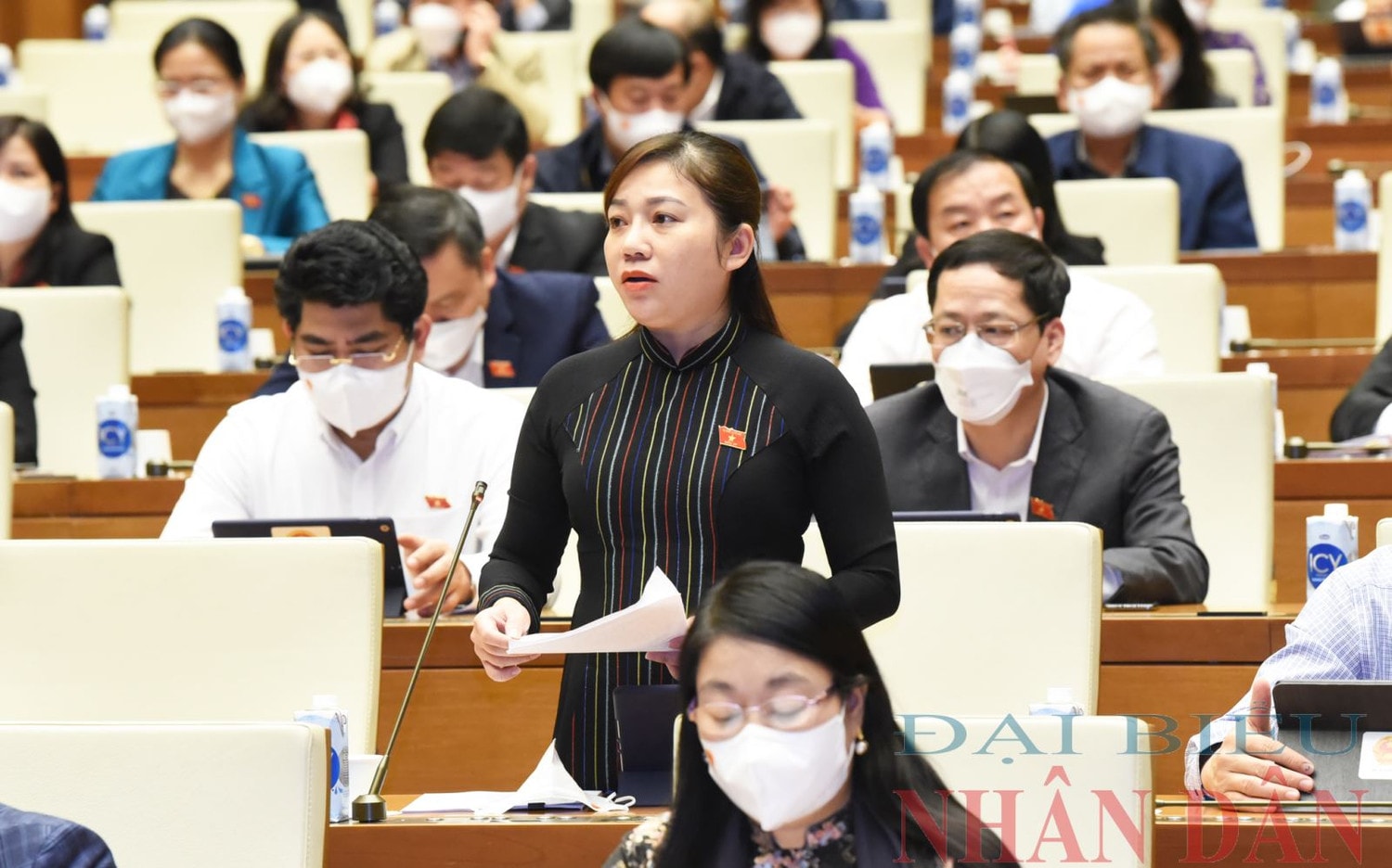 ĐBQH Phúc Bình Niê KDăm (Đắk Lắk) chất vấn Ảnh: Quang Khánh