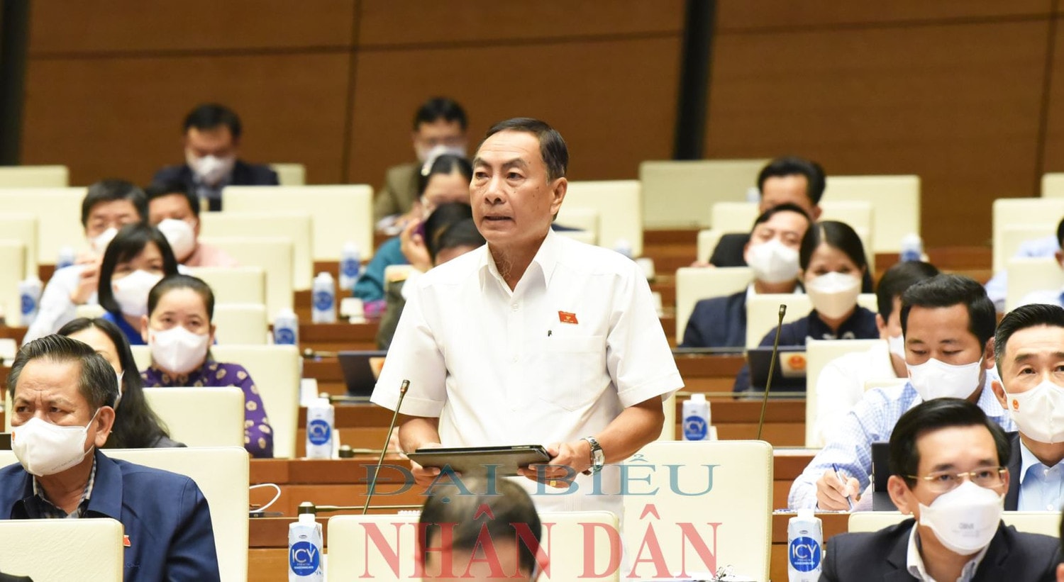 ĐBQH Phạm Văn Hòa (Đồng Tháp) chất vấn Ảnh: Quang Khánh