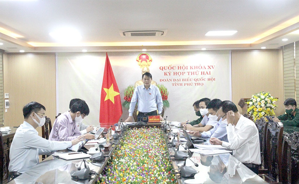 Đoàn ĐBQH tỉnh Phú Thọ tại một buổi thảo luận Tổ trong đợt họp thứ 1, Kỳ họp thứ Hai, Quốc hội Khóa XV Ảnh: Huy Thắng