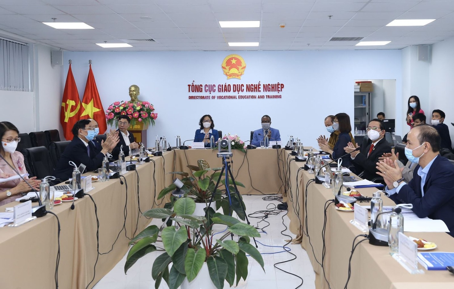 Toàn cảnh Tọa đàm Ảnh: T. Trung Toàn cảnh Tọa đàm Ảnh: T. Trung