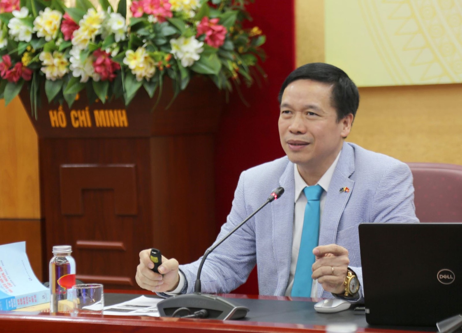 TS. Lại Đức Vượng, Vụ trưởng Vụ Đào tạo, bồi dưỡng cán bộ, viên chức, Bộ Nội Vụ cia sẻ tại buổi tập huấn