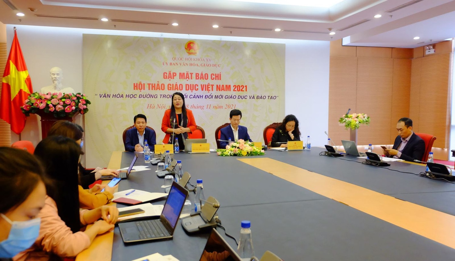 Ủy viên chuyên trách Ủy ban Văn hóa, Giáo dục Nguyễn Thị Tuyết Nga cho biết, Ban tổ chức Hội thảo đã nhận được hơn 200 tham luận của các tác giả trong và ngoài nước Ủy viên chuyên trách Ủy ban Văn hóa, Giáo dục Nguyễn Thị Tuyết Nga cho biết, Ban tổ chức Hội thảo đã nhận được hơn 200 tham luận của các tác giả trong và ngoài nước