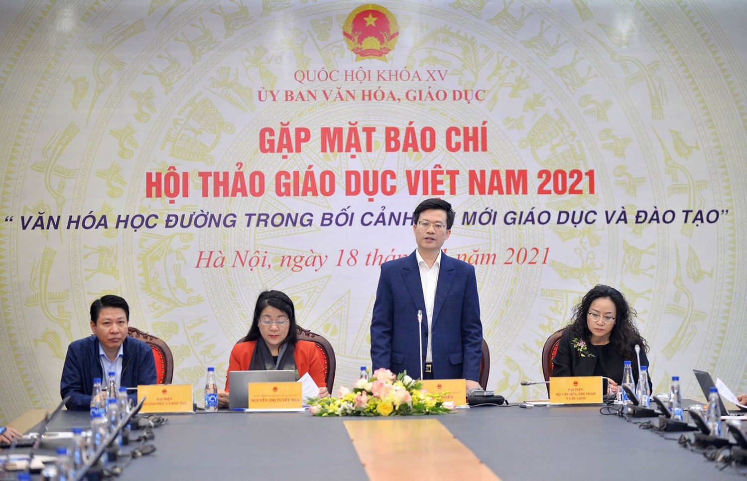 Ủy viên Thường trực Ủy ban Văn hóa, Giáo dục Đỗ Chí Nghĩa phát biểu tại họp báo