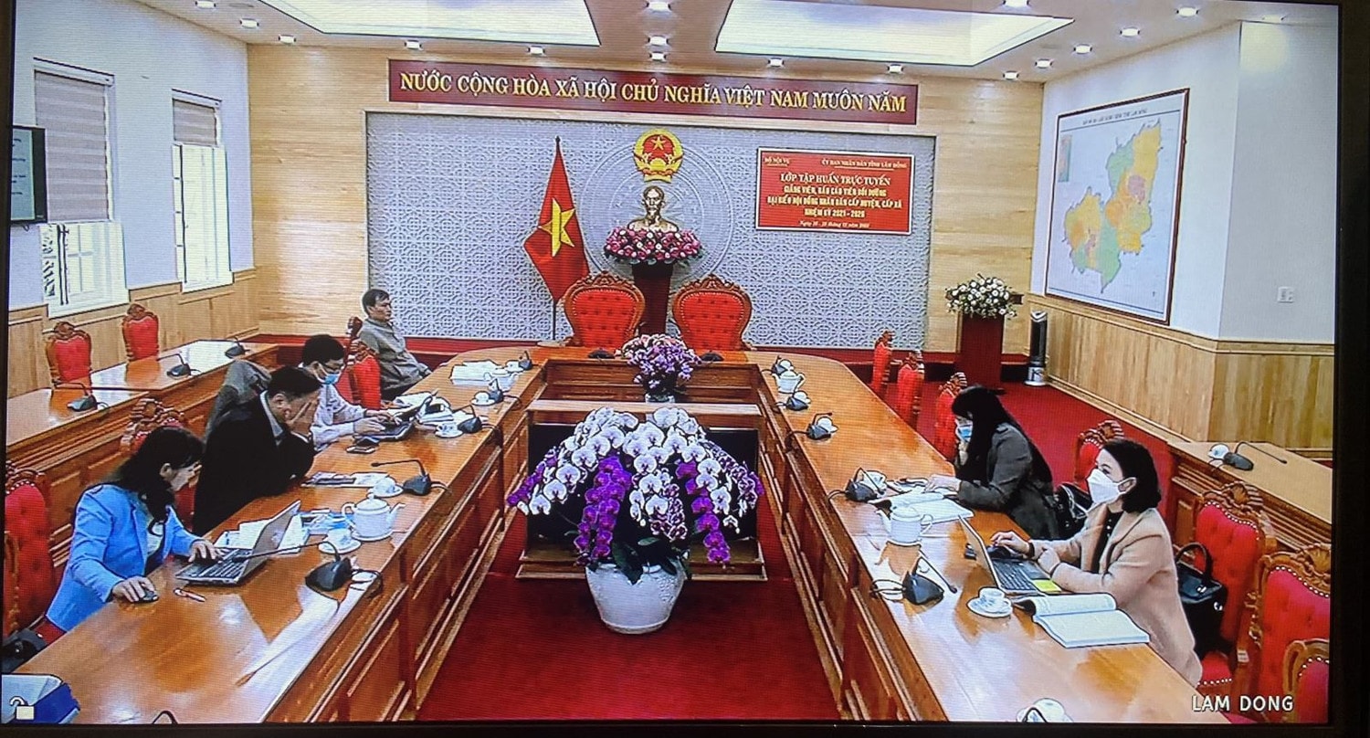Các giảng viên, báo cáo viên tham gia lớp tập huấn tỉnh Lâm Đồng