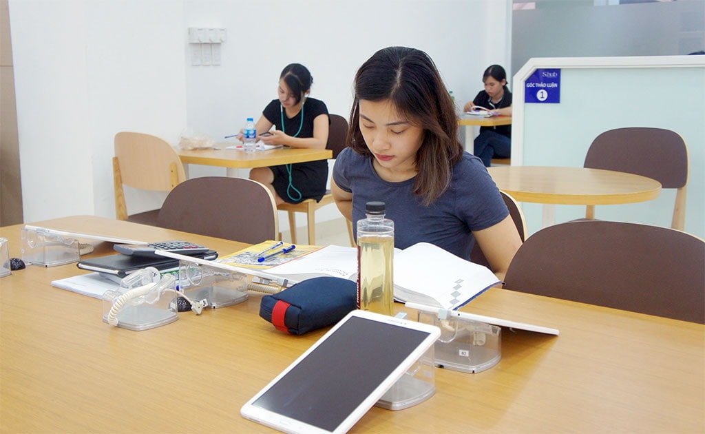 Thư viện Quốc gia Việt Nam là một trong những thư viện đầu tiên ứng dụng CNTT phục vụ bạn đọc Ảnh: N.Linh
