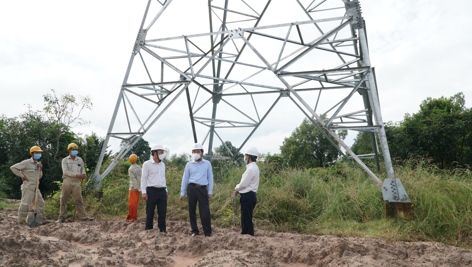 Đoàn kiểm tra tiến độ thi công đường dây 110kV Tân biên – Châu Thành (Suối Dộp) tại khu vực huyện biên giới Tân Biên, tỉnh Tây Ninh