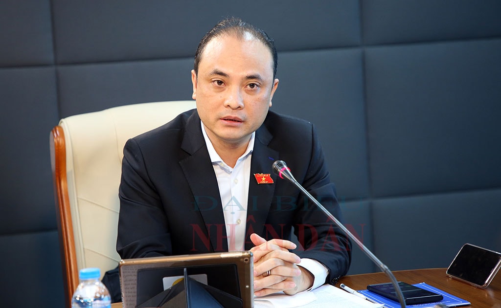 Phó Chủ nhiệm Ủy ban Khoa học, Công nghệ và Môi trường Nguyễn Phương Tuấn chia sẻ tại tọa đàm