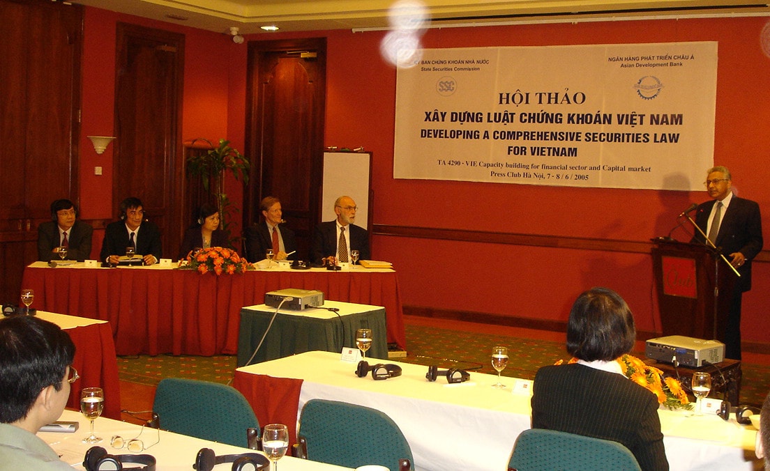 Hội thảo xây dựng Luật Chứng khoán (năm 2005) Hội thảo xây dựng Luật Chứng khoán (năm 2005)