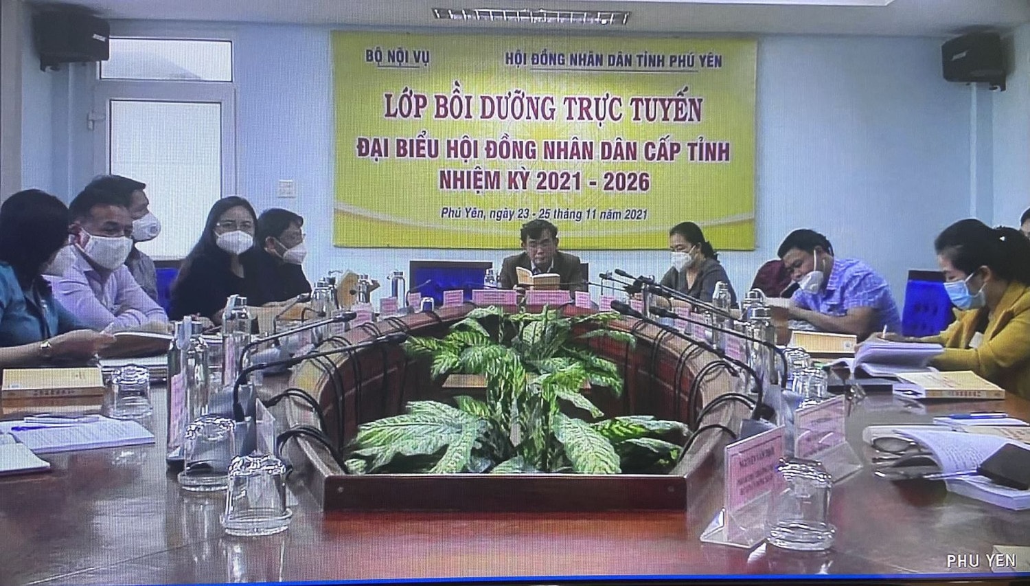 Các đại biểu tham gia lớp học tại điểm cầu trực tuyến tỉnh Phú Yên