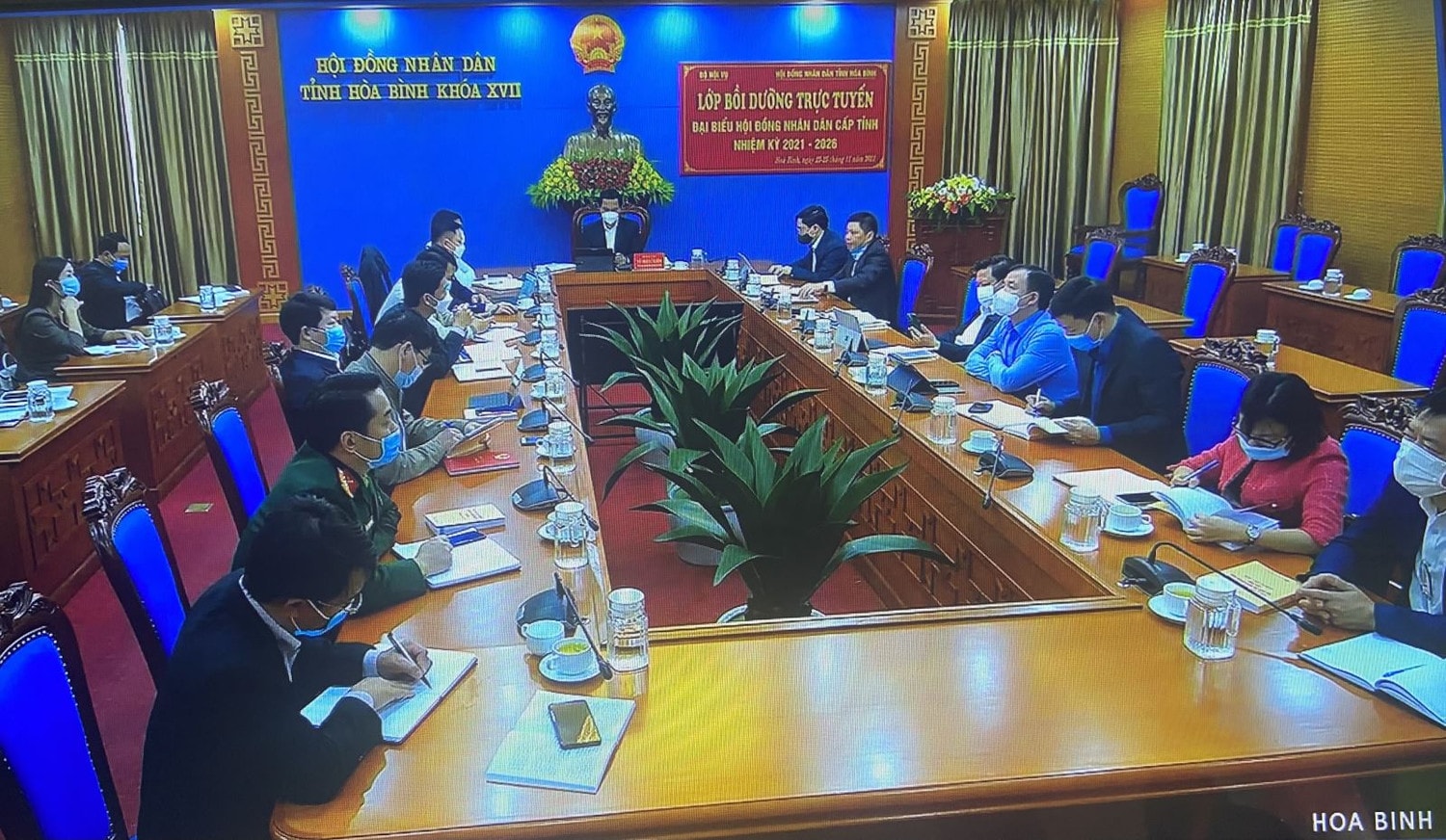 Các đại biểu tham gia lớp học tại điểm cầu trực tuyến tỉnh Phú Yên