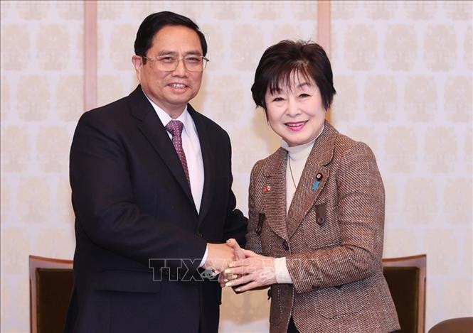 Chủ tịch Thượng viện Nhật Bản Santo Akiko đón Thủ tướng Phạm Minh Chính Ảnh: Dương Giang/TTXVN