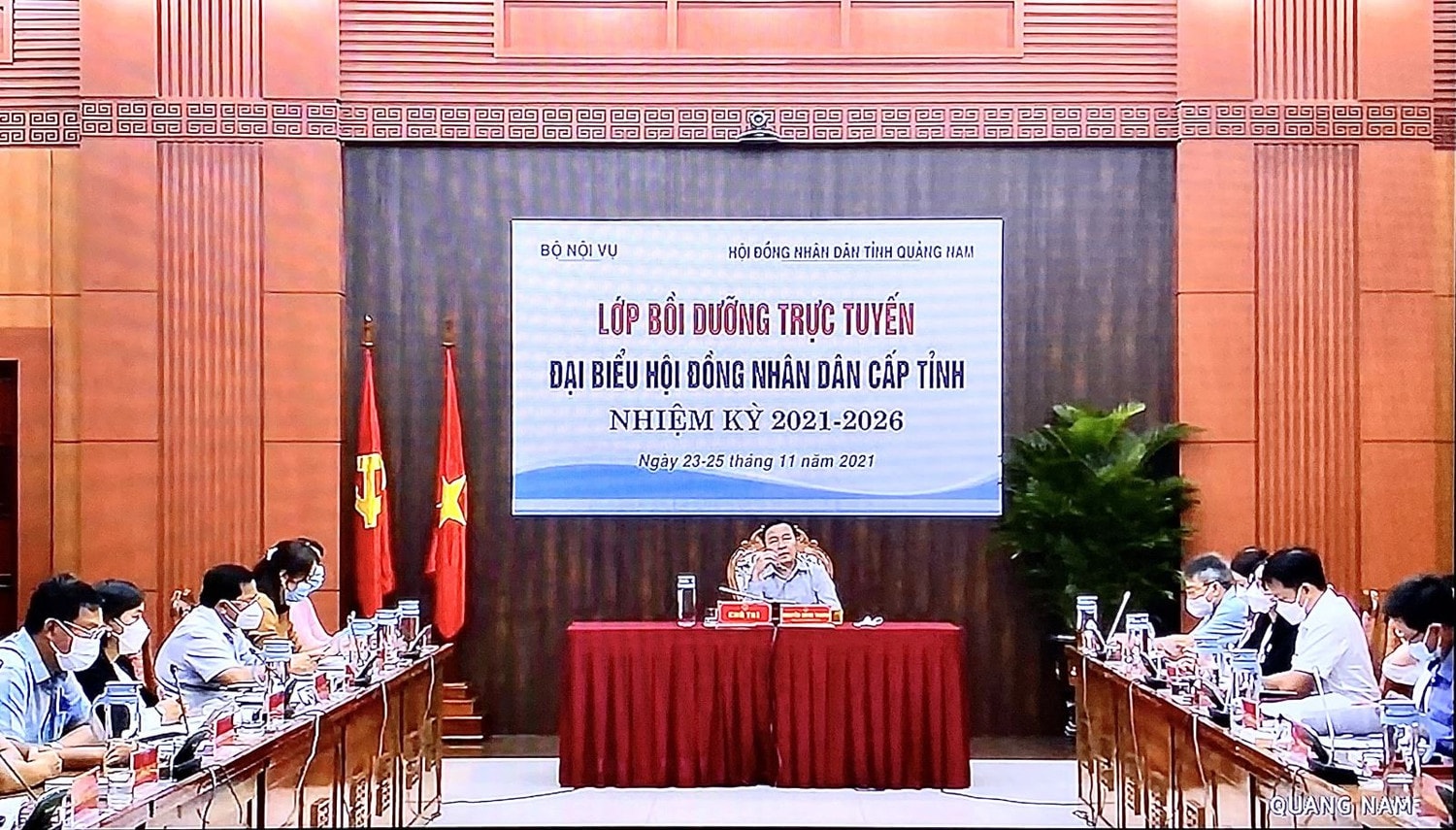 Các đại biểu HĐND tham gia lớp bồi dưỡng tại điểm cầu trực tuyến tỉnh 