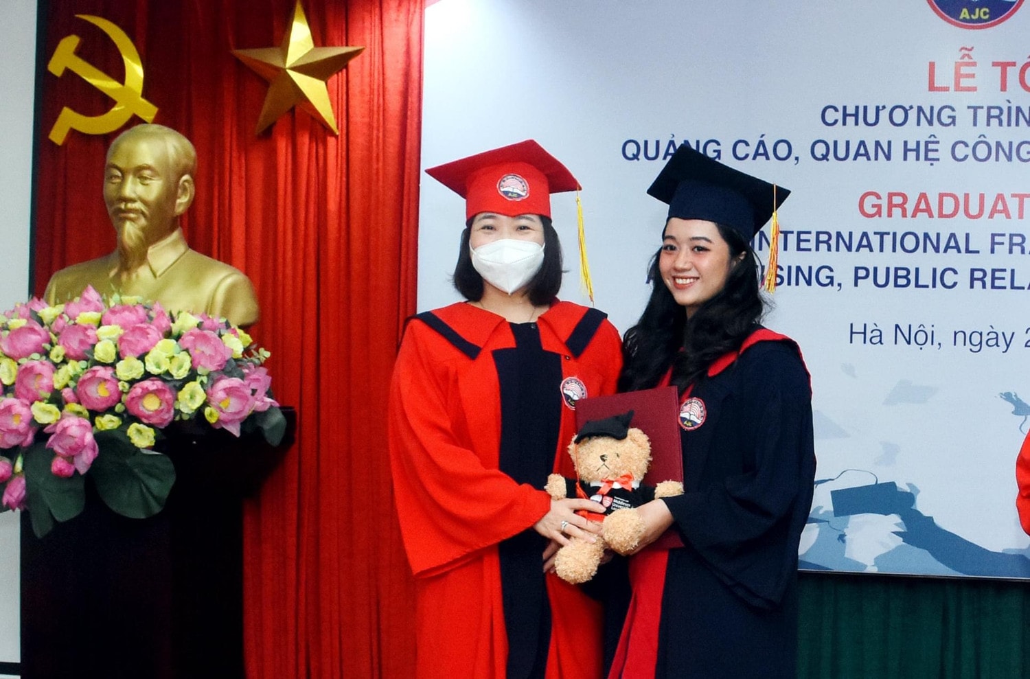 Tân cử nhân quốc tế Quảng cáo, PR và Thương hiệu