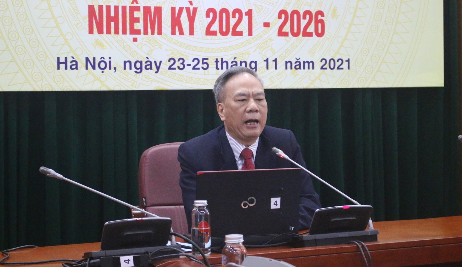 Nguyên Phó Ban Công tác Đại biểu của Quốc hội TS. Bùi Đức Thụ với bài giảng về kỹ năng giám sát.