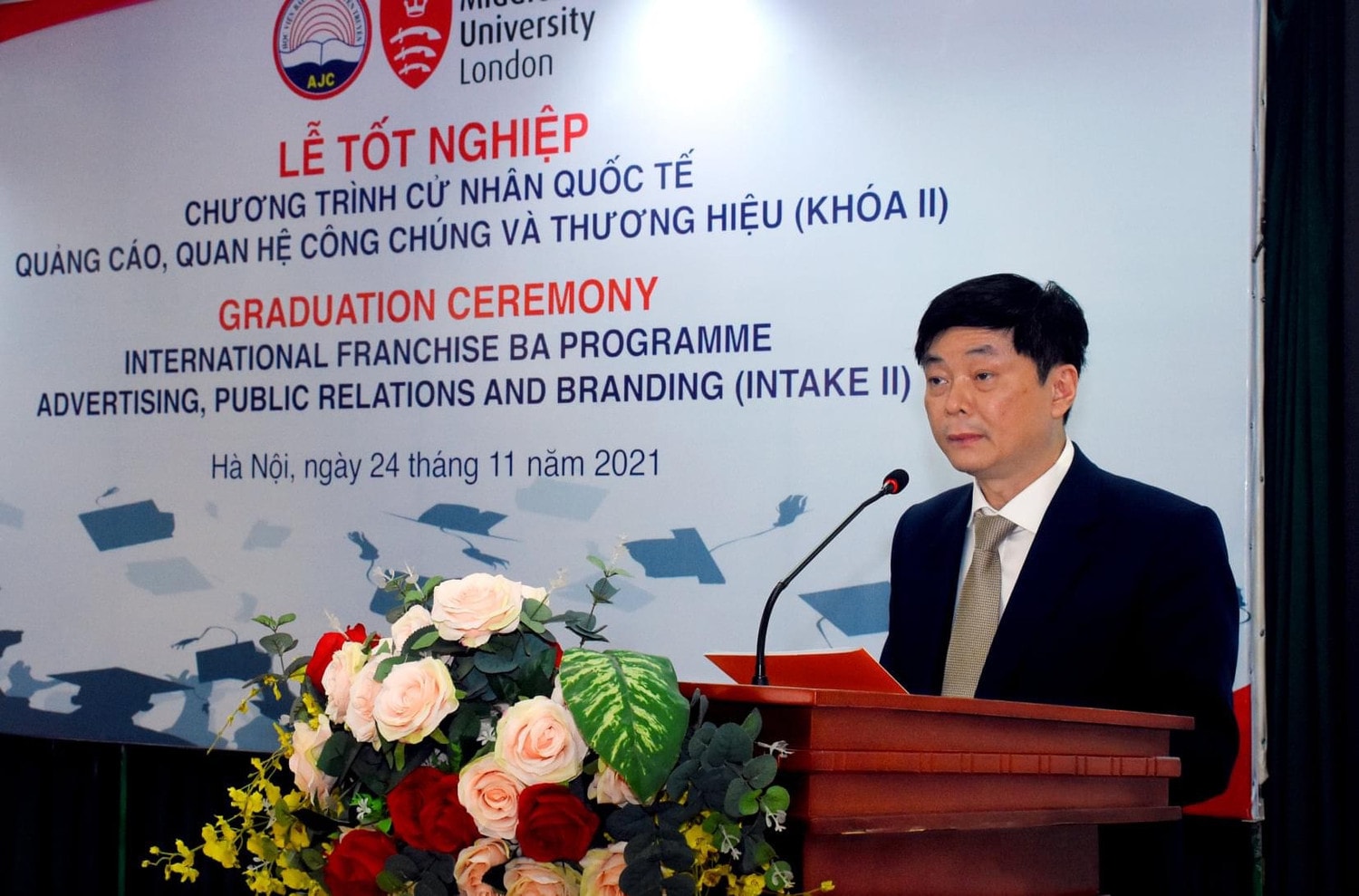 PGS.TS. Phạm Minh Sơn, Giám đốc Học viện Báo chí và Tuyên truyền phát biểu tại buổi lễ