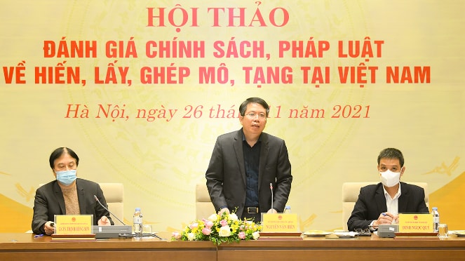 Viện trưởng Viện Nghiên cứu lập pháp Nguyễn Văn Hiển phát biểu tại hội thảo