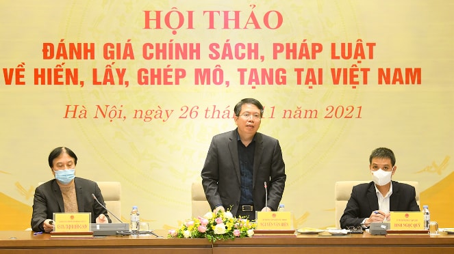 Viện trưởng Viện Nghiên cứu lập pháp Nguyễn Văn Hiển phát biểu tại hội thảo