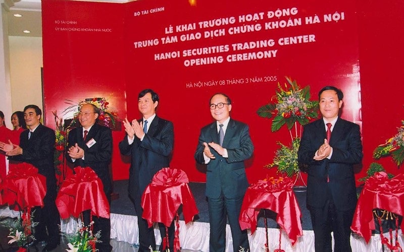 Lễ khai trương hoạt động Trung tâm Giao dịch Chứng khoán Hà Nội (Năm 2005). 