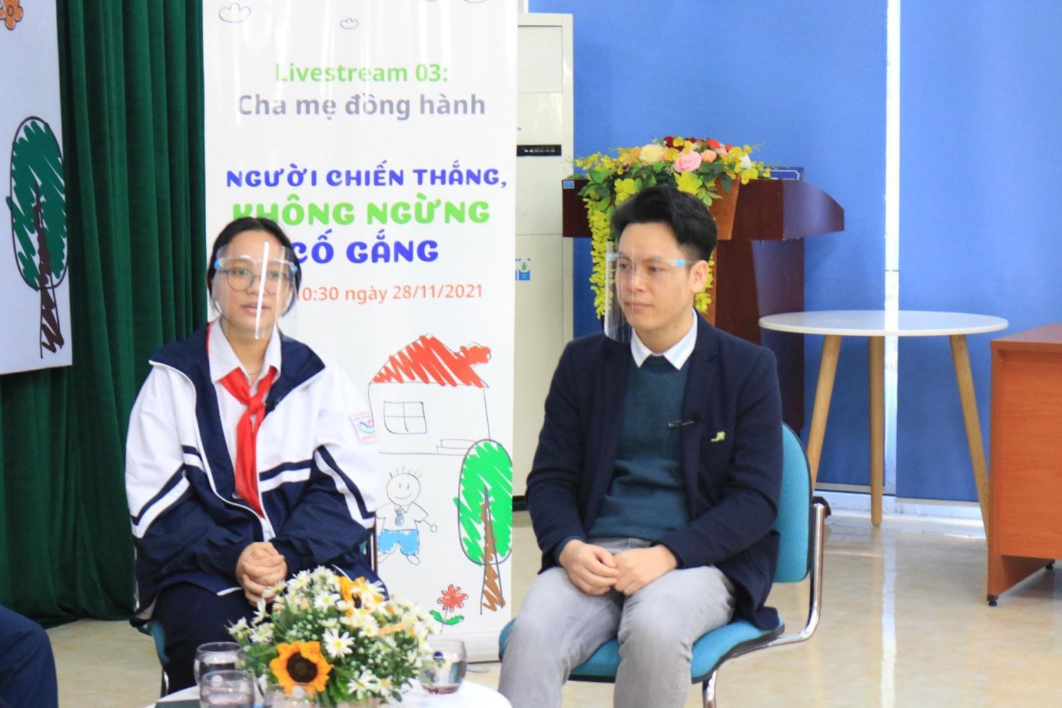 Phương Vy, học sinh Trường THCS Minh Khai, Bắc Từ Liêm, Hà Nội chia sẻ những khó khăn khi học online