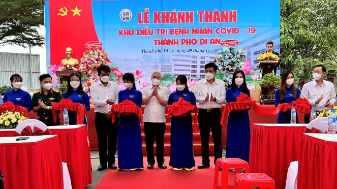 Lãnh đạo tỉnh và TP.Dĩ An cắt băng khánh thành đưa vào hoạt động khu điều trị bệnh nhân Covid-19