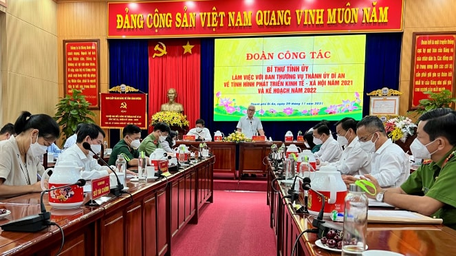 Đoàn công tác của Tỉnh ủy làm việc với Ban Thường vụ Thành ủy Dĩ An