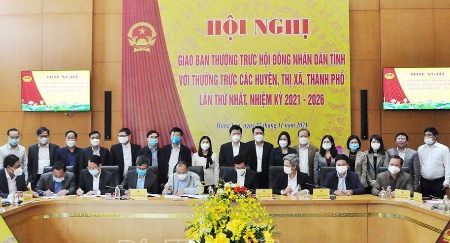 Thường trực HĐND các huyện, thị, thành phố ký cam kết thực hiện nhiệm vụ năm 2022 Ảnh: Lê Hiếu