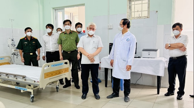 Lãnh đạo tỉnh và các ban ngành tham quan khu điều trị bệnh nhân Covid-19 TP. Dĩ An