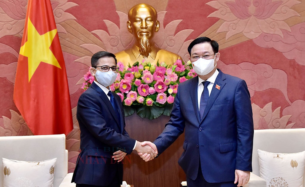 Chủ tịch Quốc hội Vương Đình Huệ tiếp Đại sứ Ấn Độ tại Việt Nam Pranay Verma Ảnh: Lâm Hiển