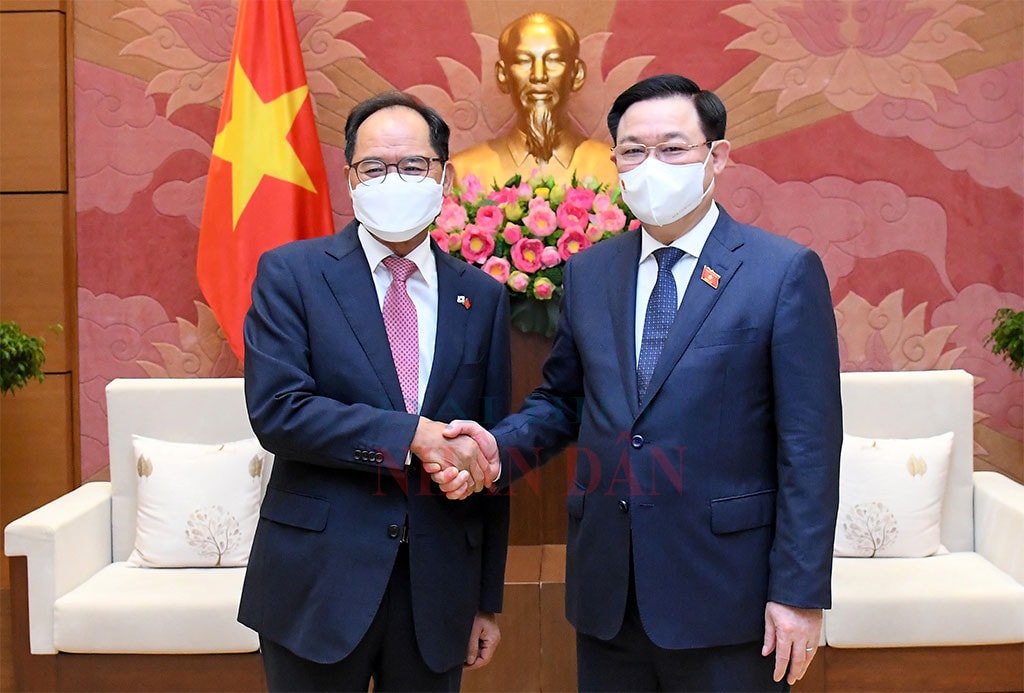 Chủ tịch Quốc hội Vương Đình Huệ tiếp Đại sứ Hàn Quốc tại Việt Nam Park Noh - Wan Ảnh: Lâm Hiển