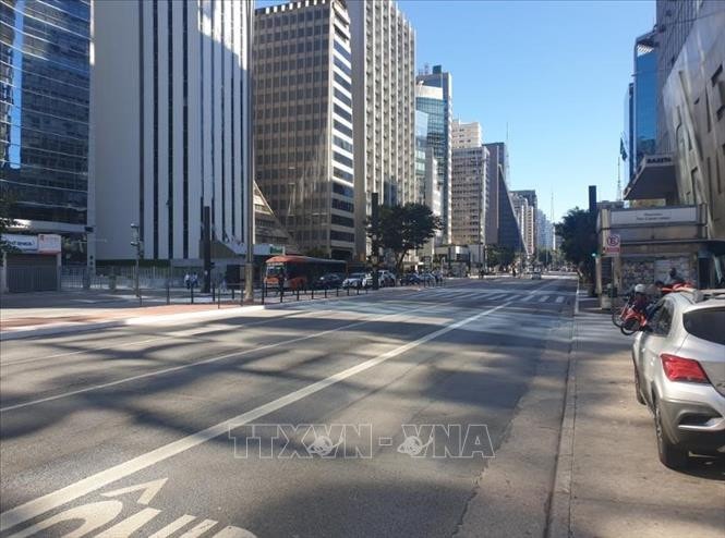 Cảnh vắng vẻ trên đường phố tại Sao Paulo, Brazil Ảnh tư liệu: Yonhap/TTXVN