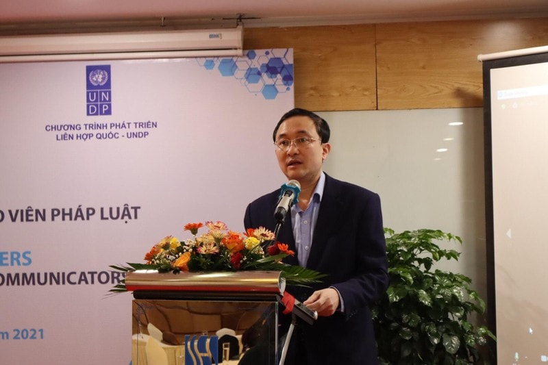 Ông Phan Hồng Nguyên, Phó Vụ trưởng Vụ Phổ biến, giáo dục pháp luật, Bộ Tư pháp phát biểu tại hội nghị
