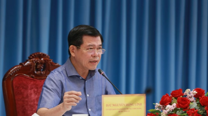 Bí thư Tỉnh ủy Nguyễn Hồng Lĩnh phát biểu chỉ đạo tại cuộc họp