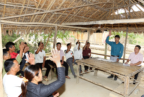 Thông qua Tổ tiết kiệm và vay vốn, người dân Xốp Cháo họp bình xét công khai, dân chủ, tạo điều kiện cho các hộ vay vốn chính sách