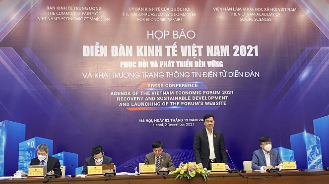 Chủ nhiệm Ủy ban Kinh tế Vũ Hồng Thanh phát biểu tại buổi họp báo Diễn đàn Kinh tế Việt Nam năm 2021, chiều 2.12.2021
