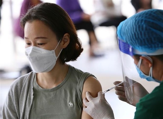Tiêm vaccine phòng Covid-19 cho người nước ngoài