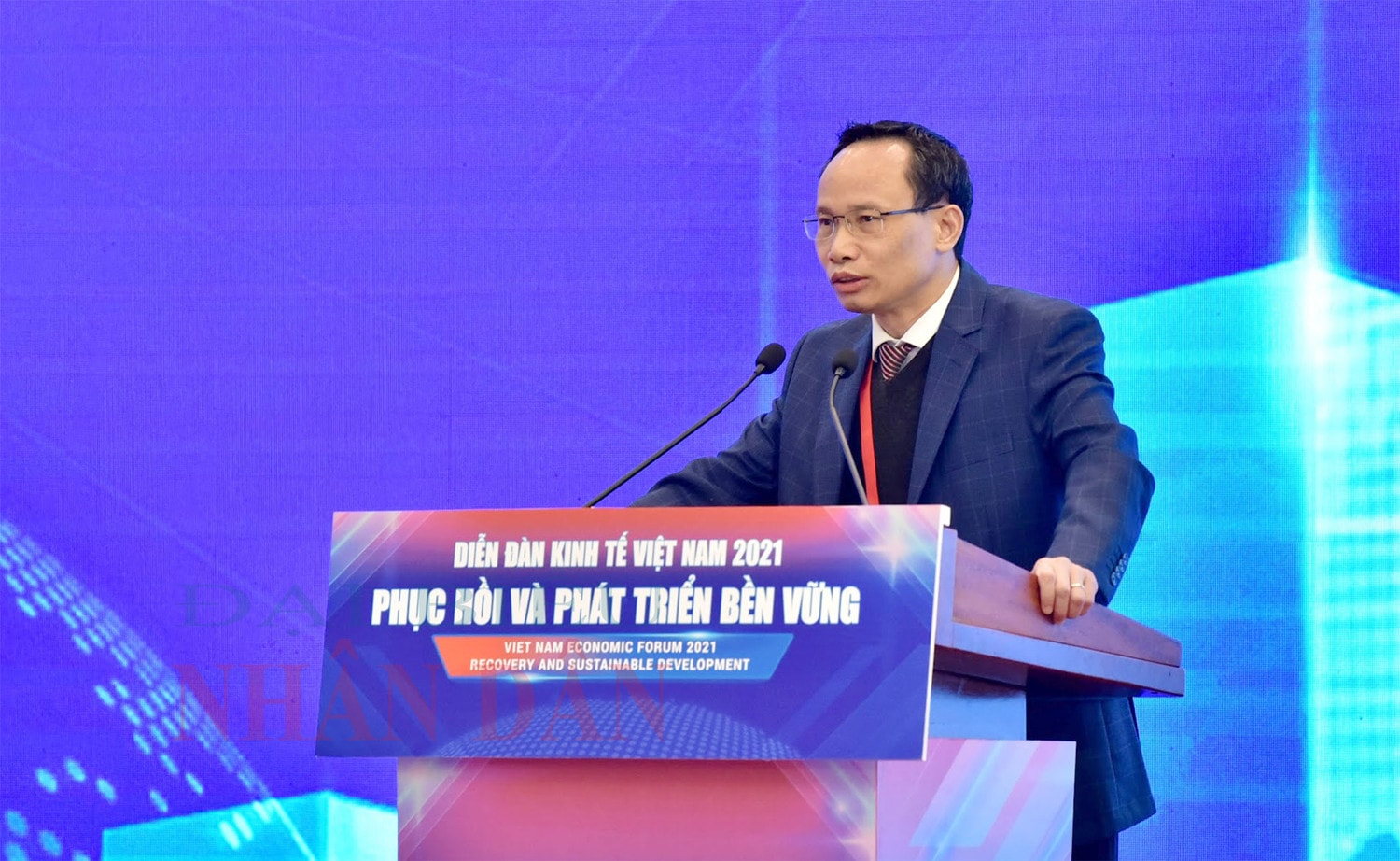Chuyên gia Kinh tế TS. Cấn Văn Lực phát biểu tại Diễn đàn Kinh tế Việt Nam năm 2021 tại điểm cầu Trung tâm Hội nghị Quốc tế 11 Lê Hồng Phong Ảnh: Lâm Hiển