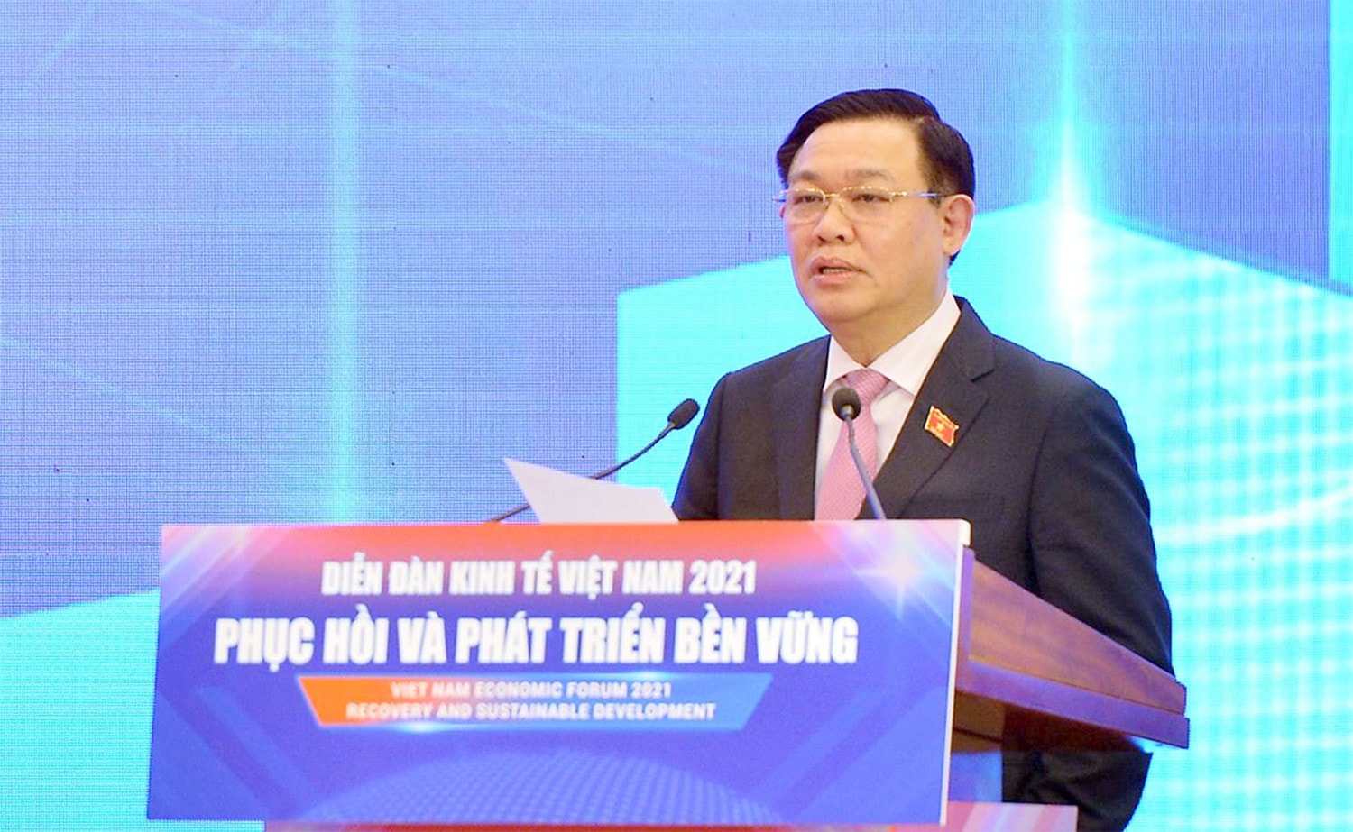 Chủ tịch Quốc hội Vương Đình Huệ phát biểu bế mạc Diễn đàn Kinh tế Việt Nam 2021 Nguồn: diendankinhte.brandx.com.vn