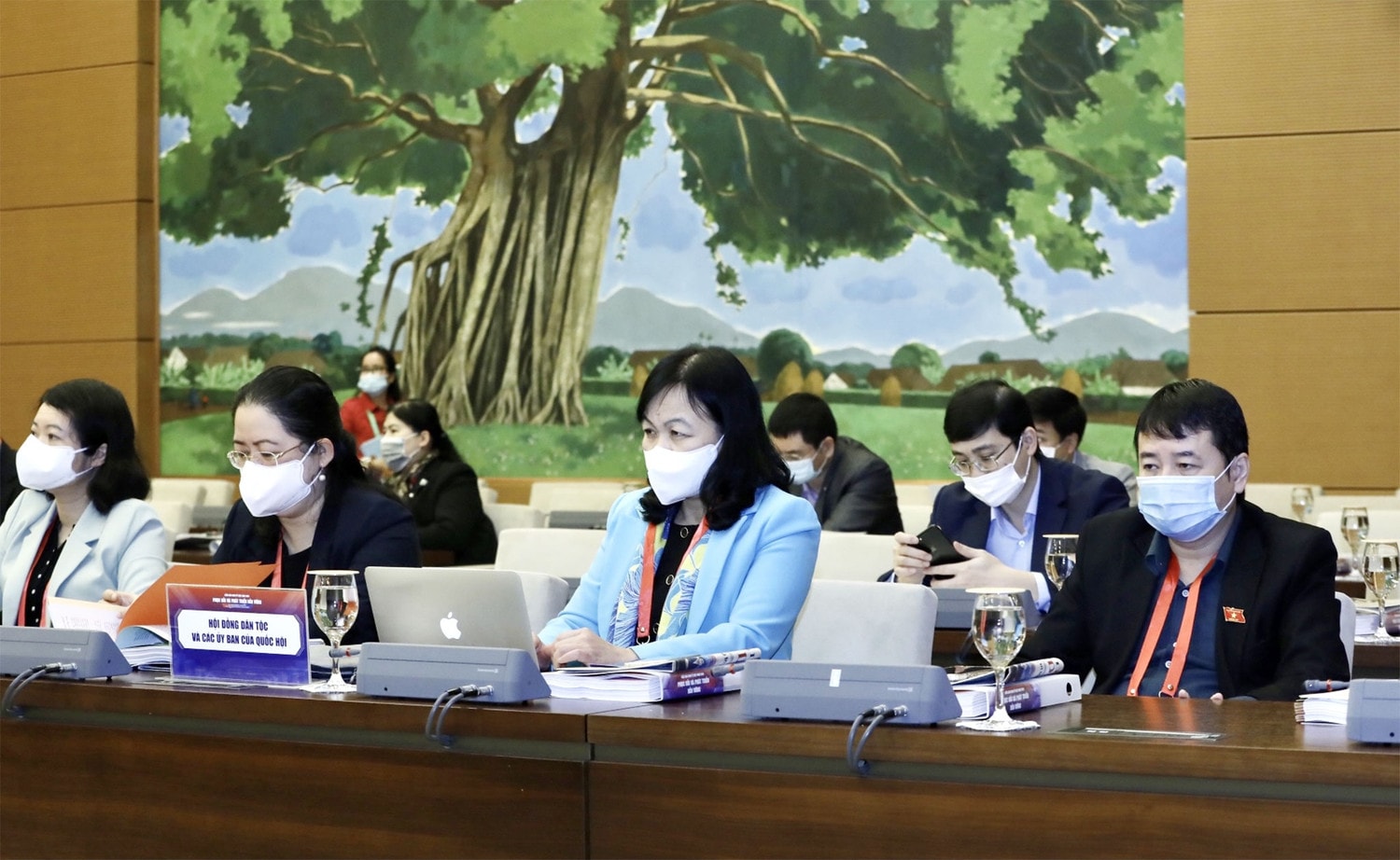 Các đại biểu dự Diễn đàn tại điểm cầu phòng họp Tân Trào Ảnh: Hồ Long