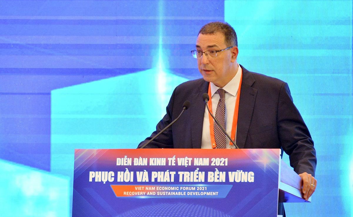 Trưởng đại diện Quỹ Tiền tệ quốc tế (IMF) tại Việt Nam Francois Painchaud phát biểu tại diễn đàn Nguồn: diendankinhte.brandx.com.vn