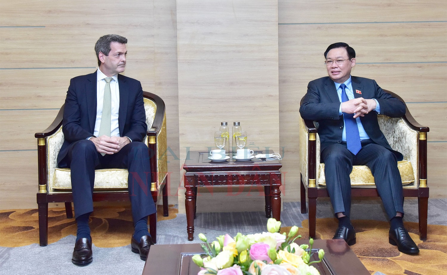 Chủ tịch Quốc hội Vương Đình Huệ tiếp Giám đốc Ngân hàng Phát triển châu Á (ADB) tại Việt Nam Andrew Jeffries Ảnh: Lâm Hiển