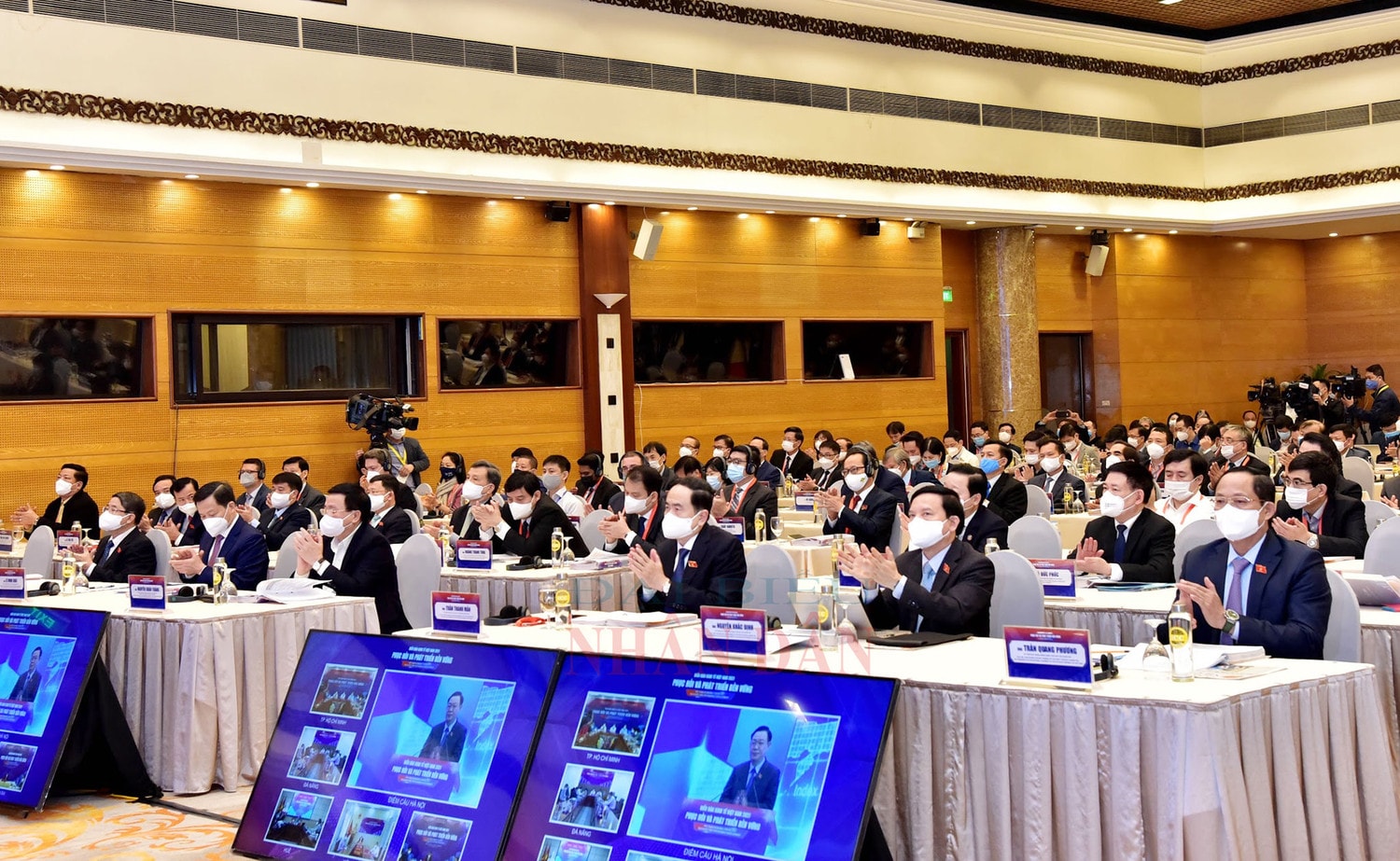Các đại biểu dự Diễn đàn Kinh tế Việt Nam năm 2021 tại điểm cầu Trung tâm Hội nghị Quốc tế 11 Lê Hồng Phong Ảnh: Lâm Hiển