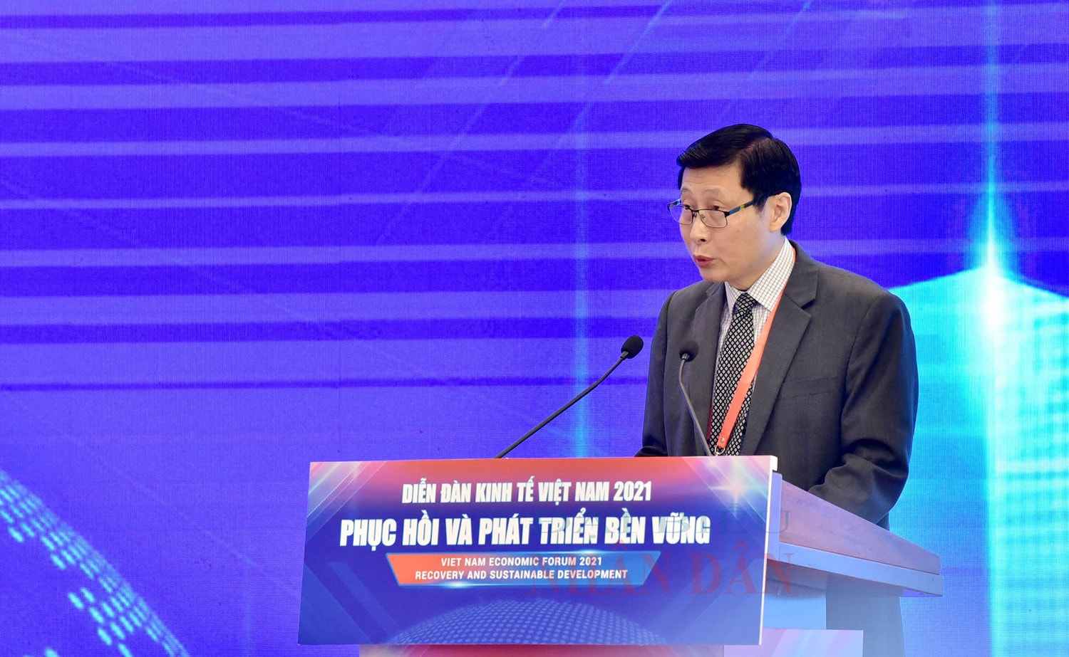 Kinh tế trưởng Ngân hàng Phát triển châu Á (ADB) tại Việt Nam Nguyễn Minh Cường trình bày tham luận Ảnh: Lâm Hiển