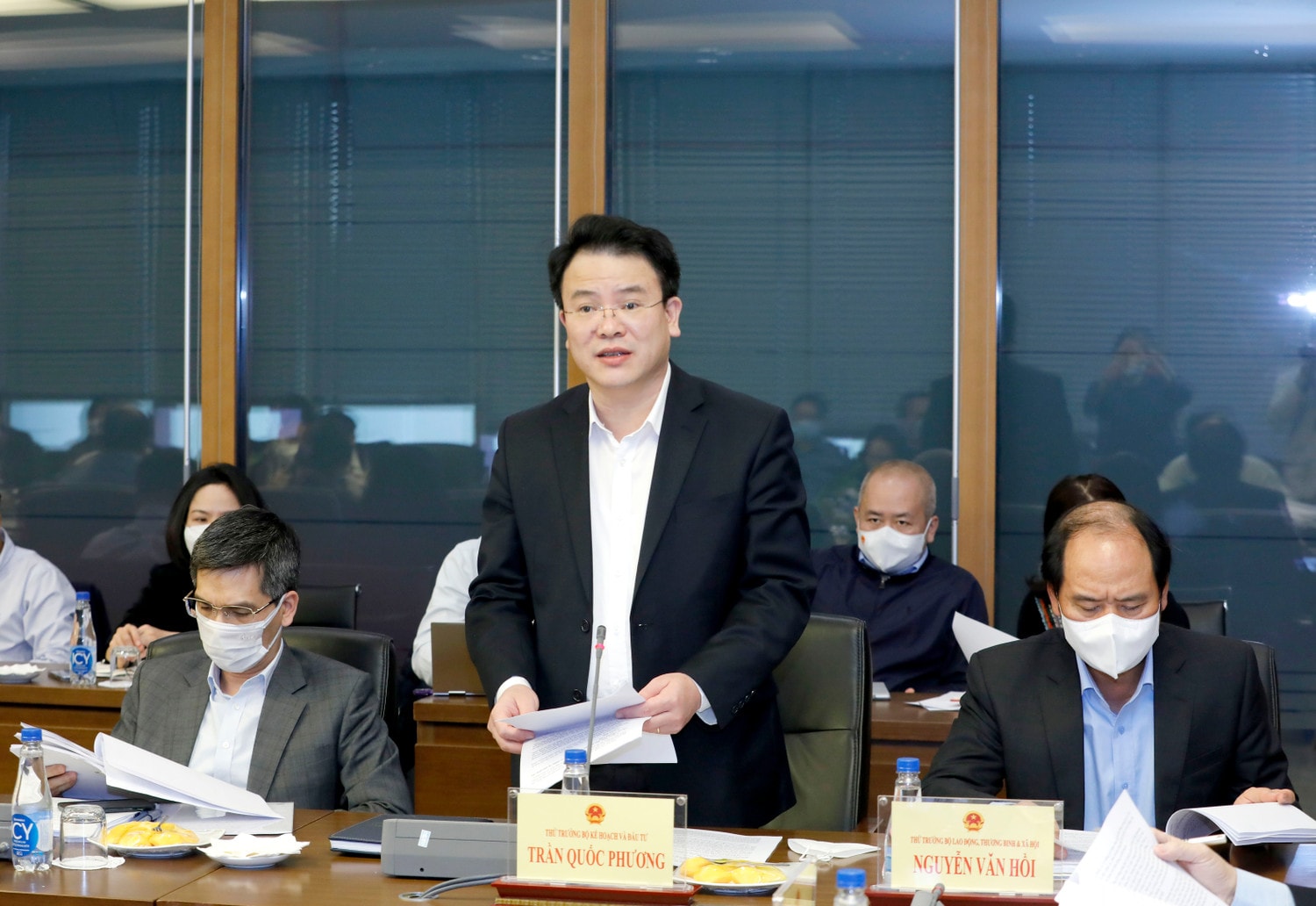 Thứ trưởng Bộ Kế hoạch và Đầu tư Trần Quốc Phương trình bày báo cáo Ảnh: Hồ Long