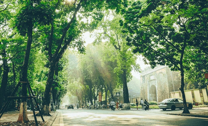 Hà Nội sáng sớm có sương mù nhẹ, ngày nắng