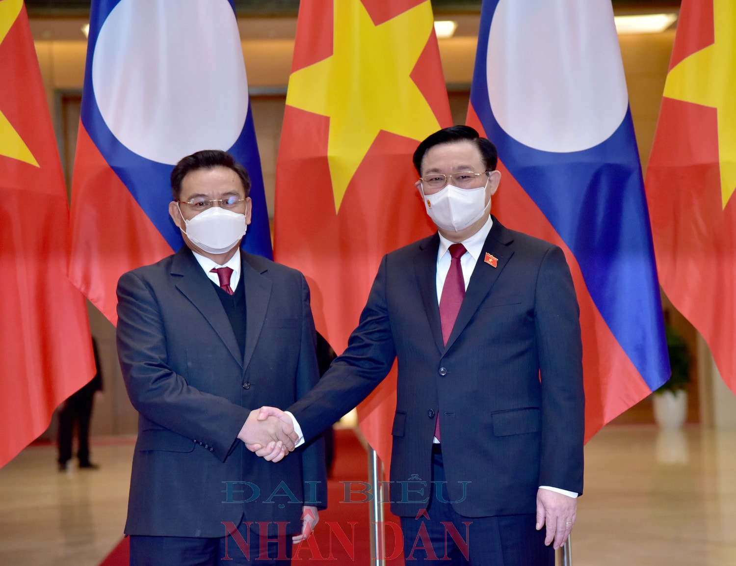 Chủ tịch Quốc hội Vương Đình Huệ đón Chủ tịch Quốc hội Lào Xaysomphone Phomvihane thăm chính thức Việt Nam Ảnh: Lâm Hiển
