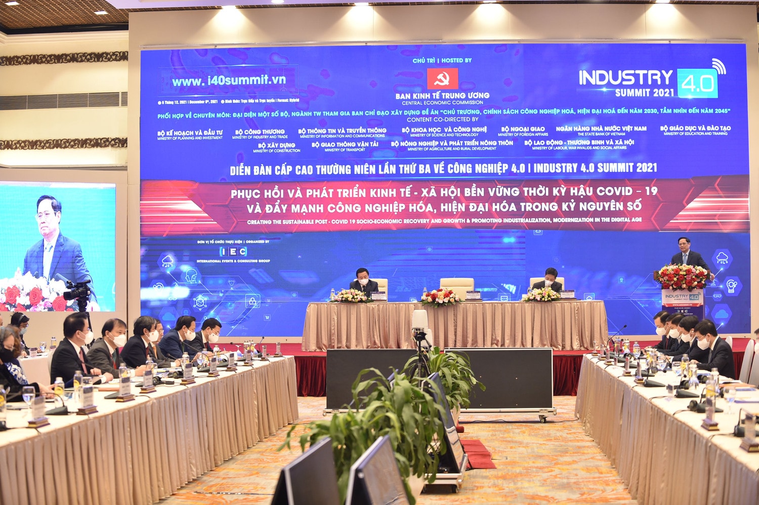 Toàn cảnh diễn đàn