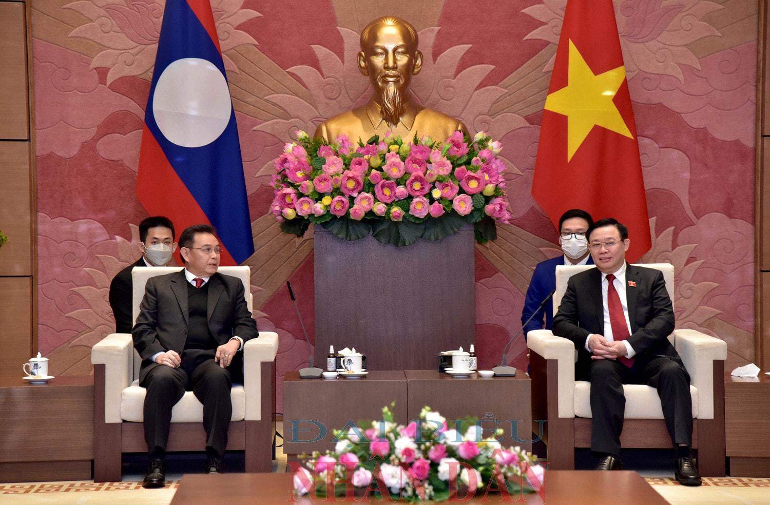 Chủ tịch Quốc hội Vương Đình Huệ tiếp Chủ tịch Quốc hội Lào Xaysomphone Phomvihane Ảnh: Lâm Hiển