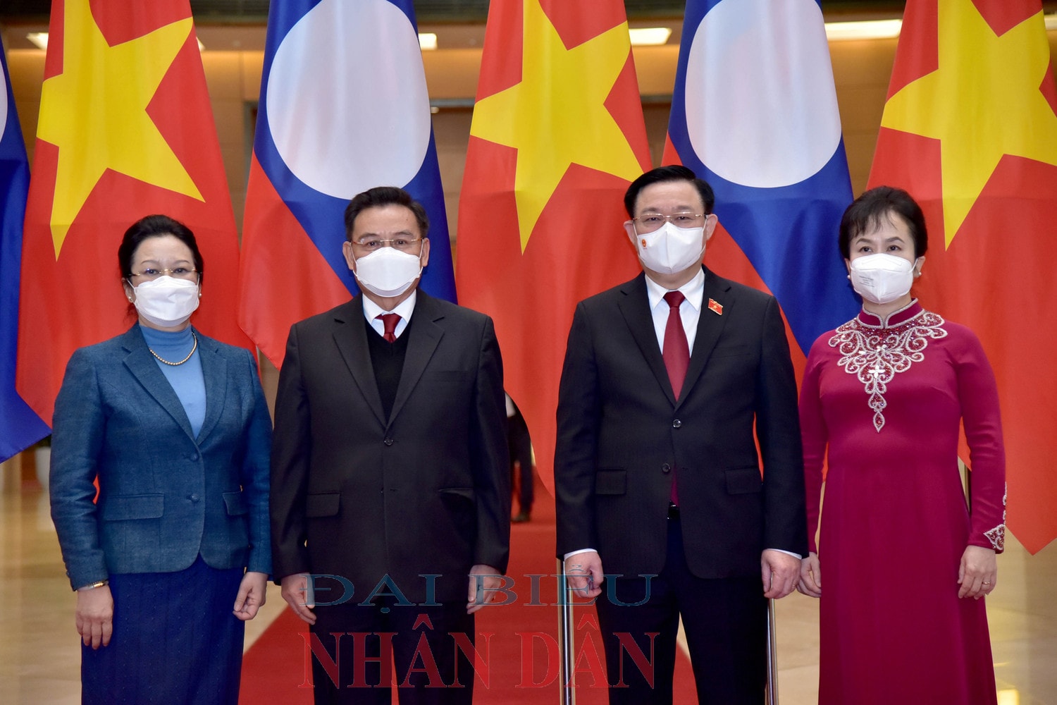 Chủ tịch Quốc hội Vương Đình Huệ và Phu nhân đón Chủ tịch Quốc hội Lào Xaysomphone Phomvihane và Phu nhân thăm chính thức Việt Nam Ảnh: Lâm Hiển