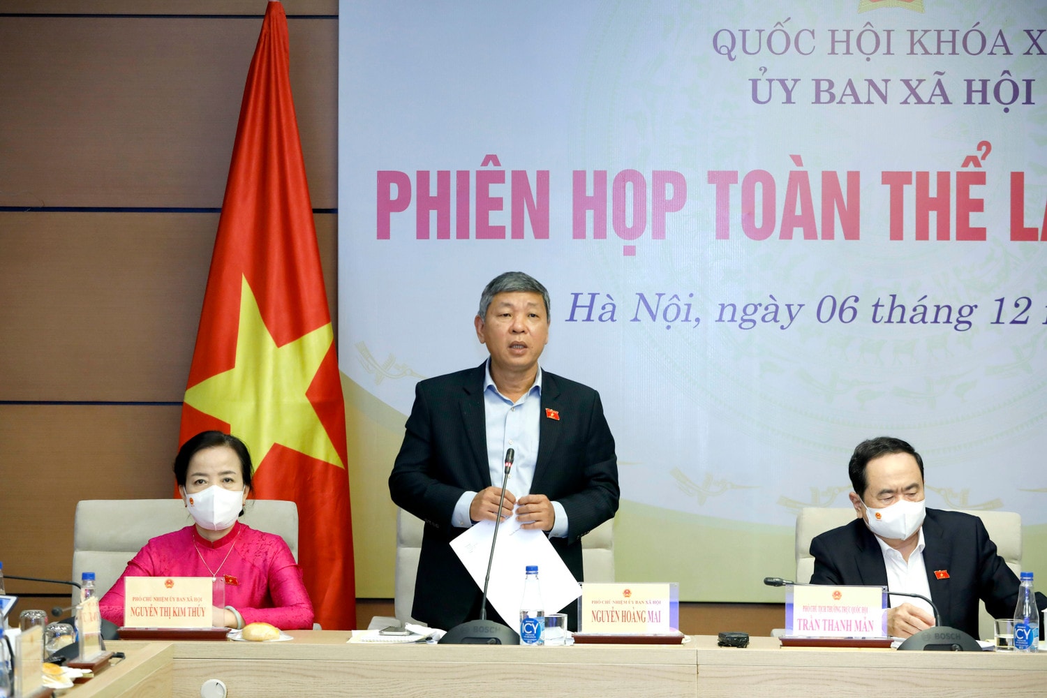 Phó Chủ nhiệm Ủy ban Xã hội Nguyễn Hoàng Mai phát biểu tại phiên họp toàn thể thứ 5 của Ủy ban Xã hội Ảnh: Hồ Long