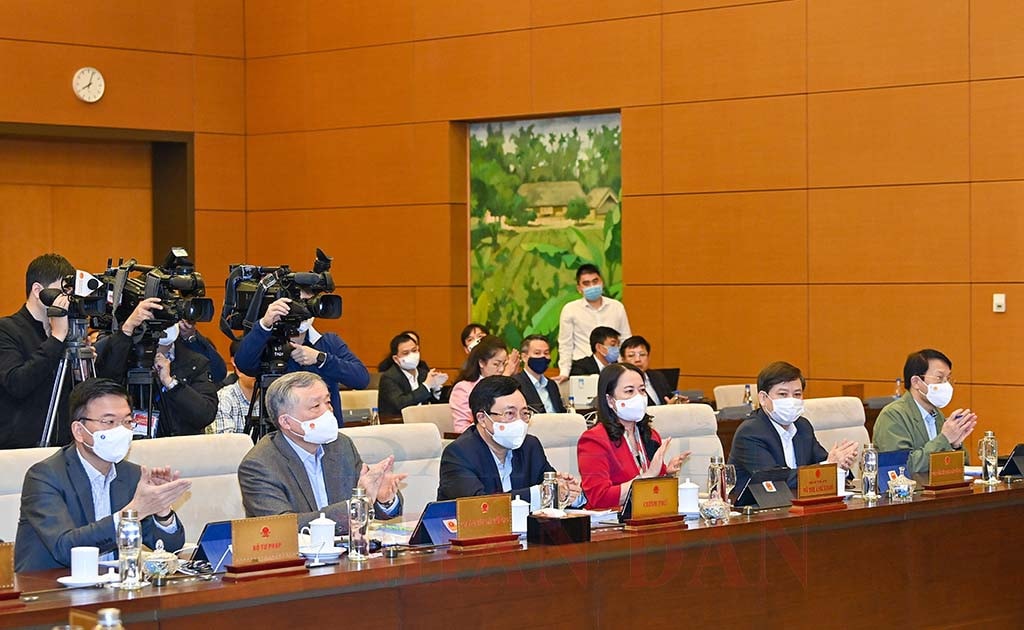 Các đại biểu dự phiên họp Ảnh: Lâm Hiển Các đại biểu dự phiên họp Ảnh: Lâm Hiển